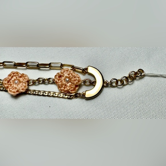 Bracelet with crochet Tudor Roses Golden tone Plated triple chains Bracelet - Picture 4 of 7